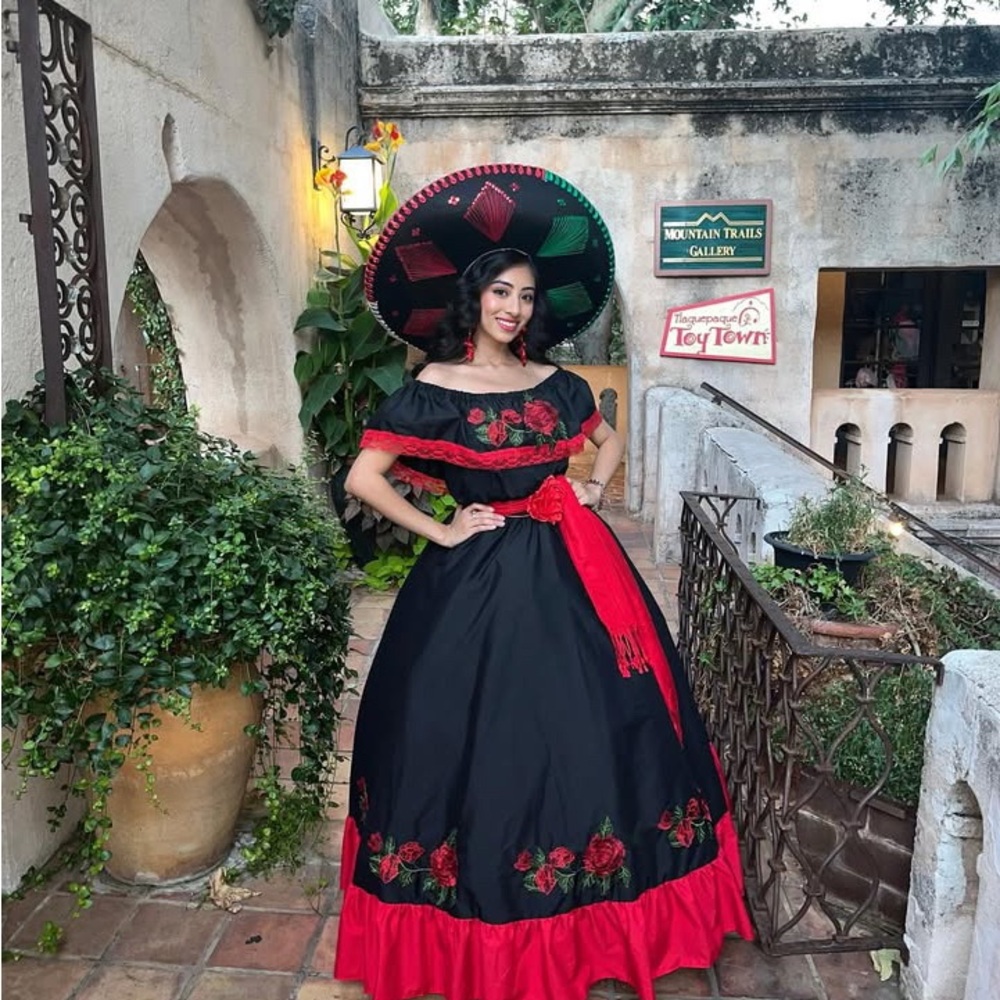 Mexican Dress - Picture 6 of 7